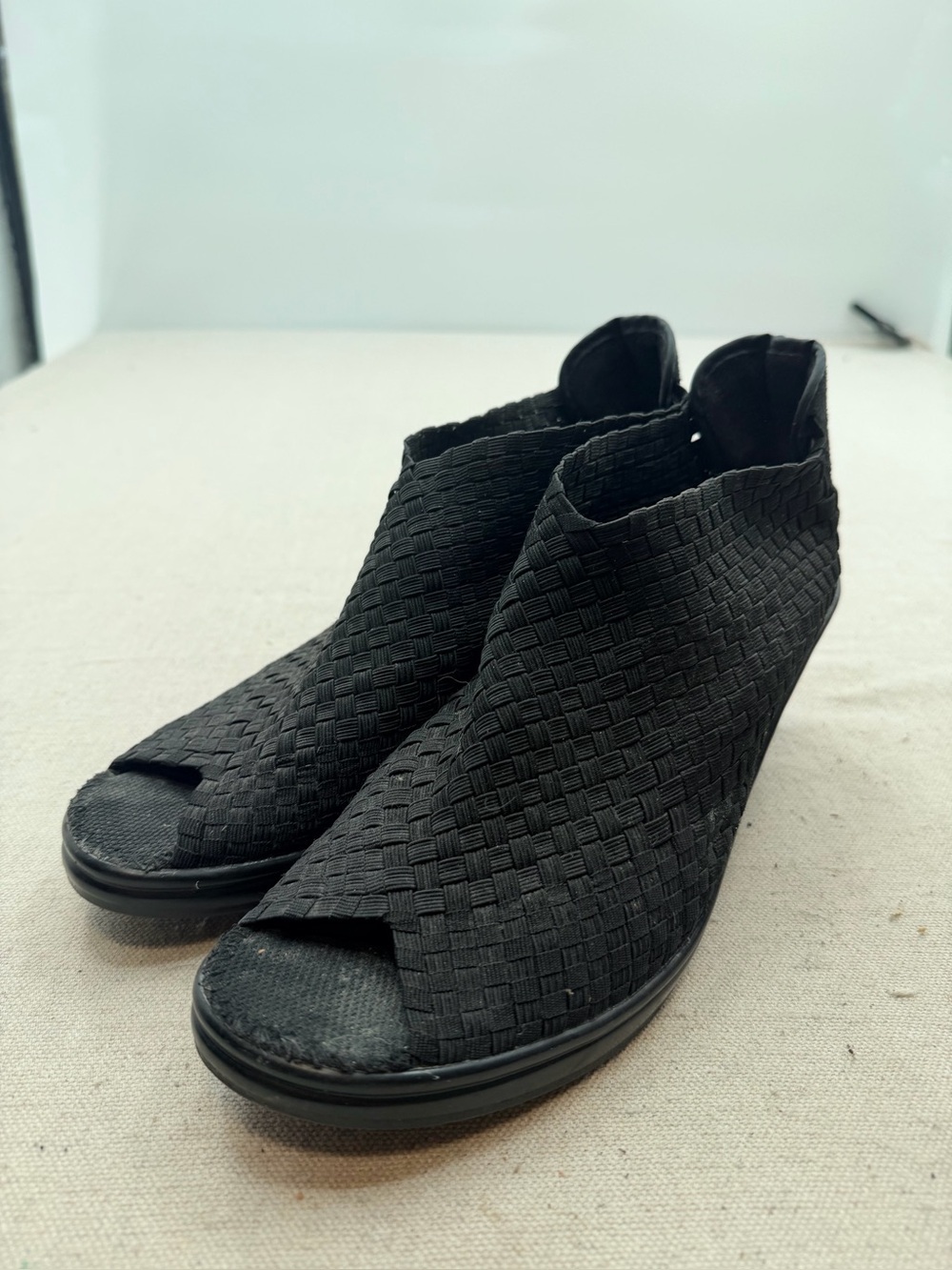 bernie mev. Black Woven Peep-Toe Wedge Mules
